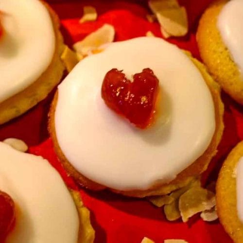 Bakewell tarts in mini versions are great desserts