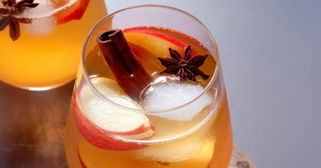 Apple spritz with wine and apple cider