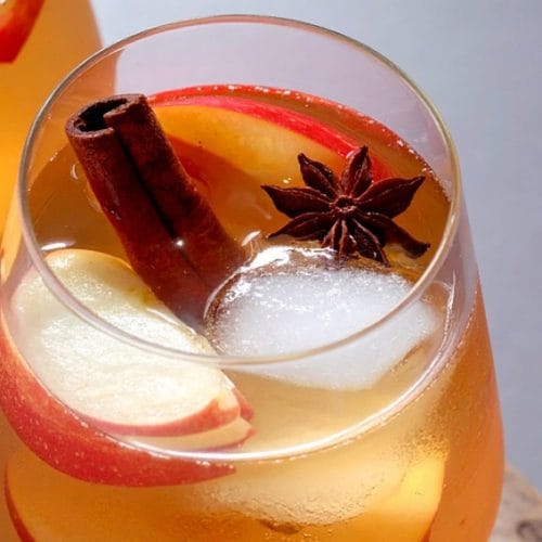 Apple spritz with wine and apple cider