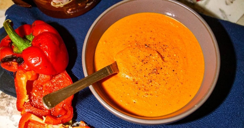 Smoky salad dressing with red bell pepper