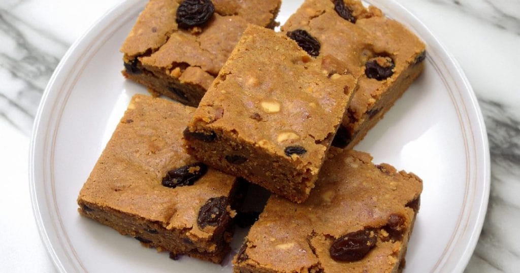 Raisin spice bars is a classic treat in chill weather