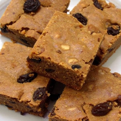 Raisin spice bars is a classic treat in chill weather