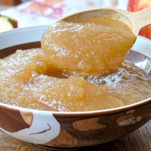 Quick applesauce with cinnamon