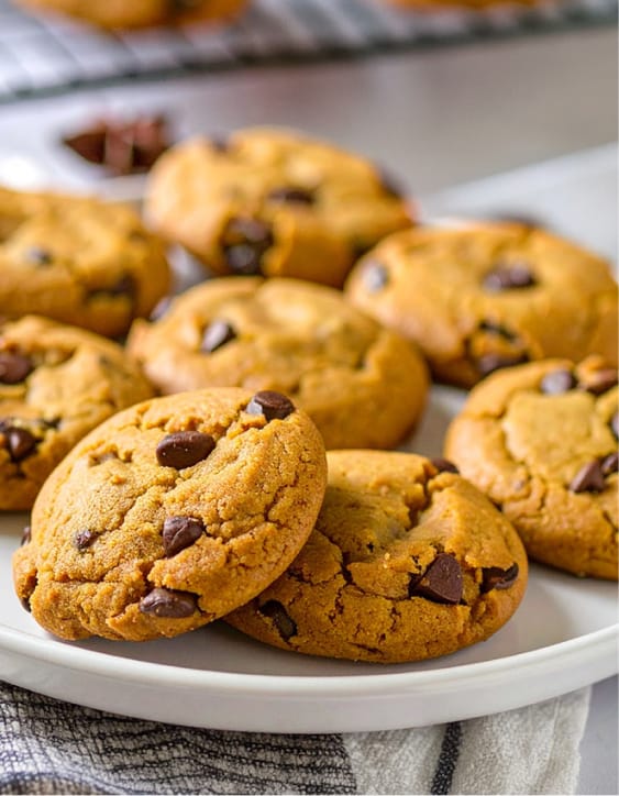Easy Pumpkin Chocolate Chip Cookies