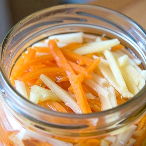 Simple pickled ginger carrots at home